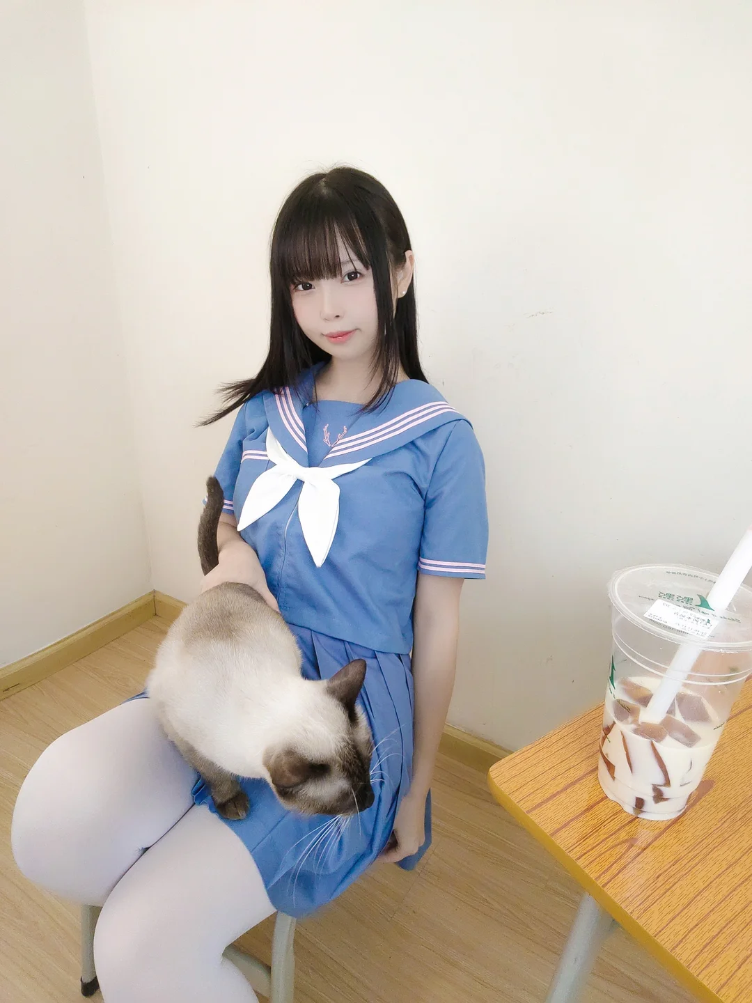 十万珍吱伏特 - 撸猫日记 [102P,1V-305MB] tg@simisebaisi 【丝足阁】065.webp
